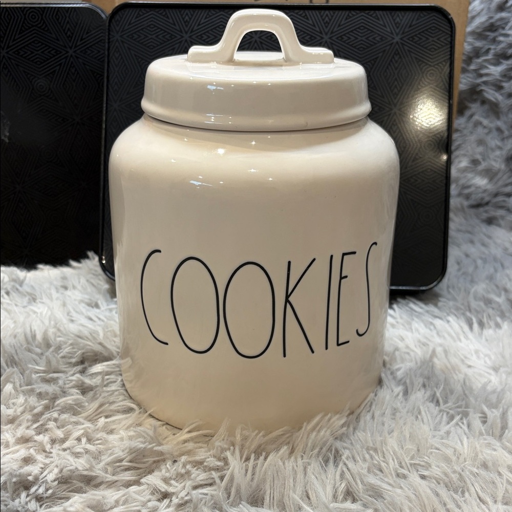 🤩🛍️ Rae Dunn: Ceramic Cookie Jar W/ Lid 🛍️🤩